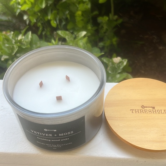 Vetiver + Moss Scented Candle - Picture 7 of 16